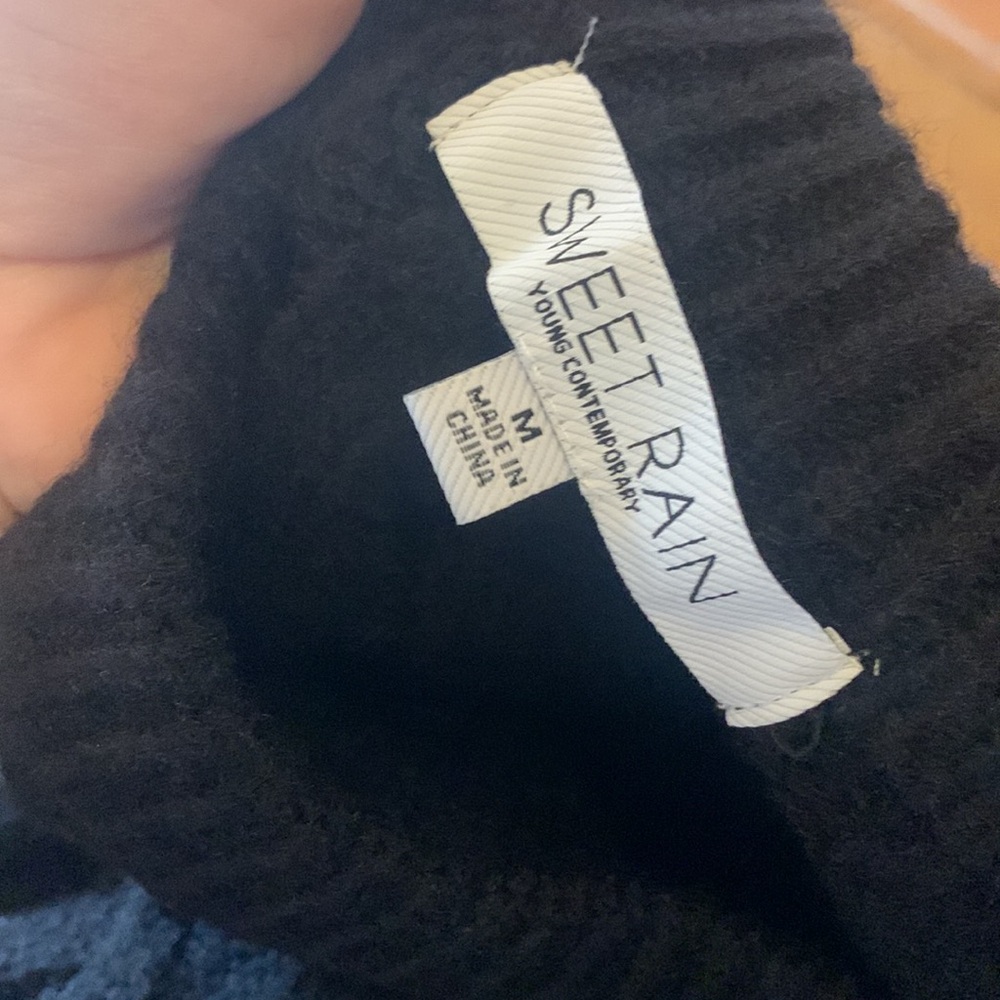 [SWEET RAIN] “Lyndale” Embellished Sweater - NWT - Picture 3 of 5